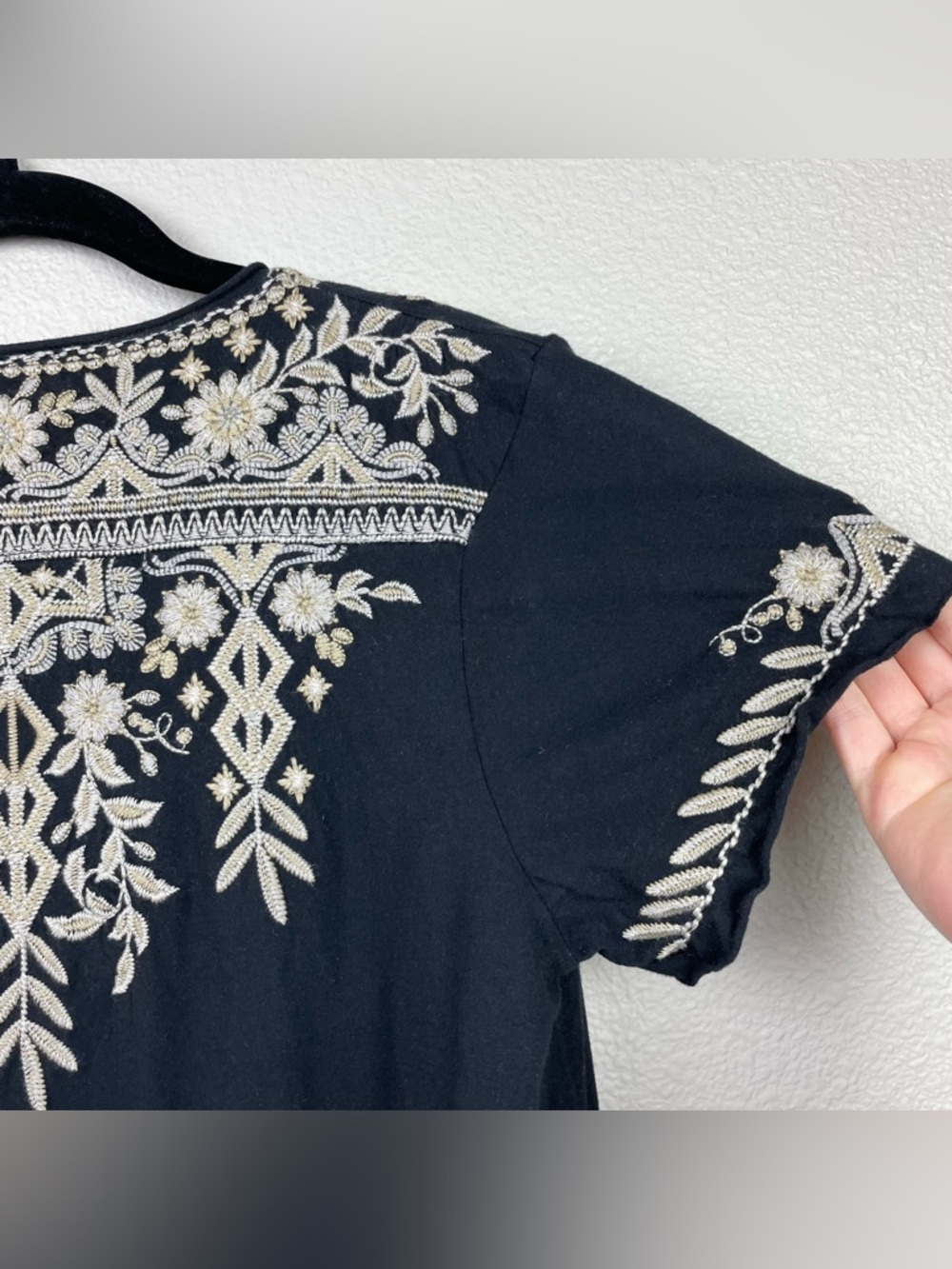 Johnny Was Women's Small Black Short Sleeve Embroidered V-Neck Tunic Top Boho - Picture 14 of 16
